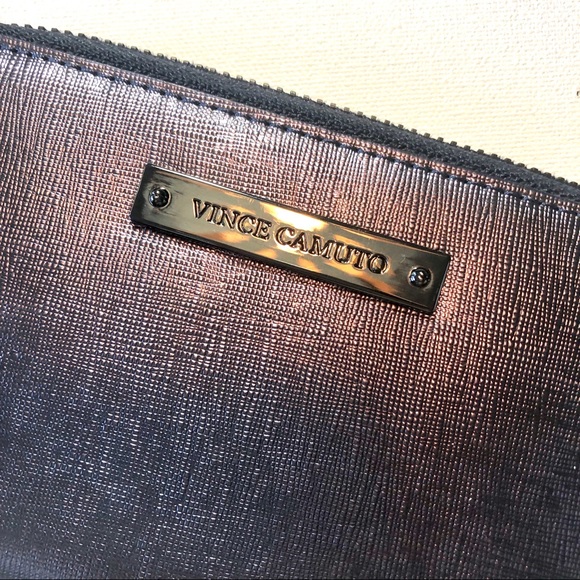 Vince Camuto leather wallet - Picture 2 of 4